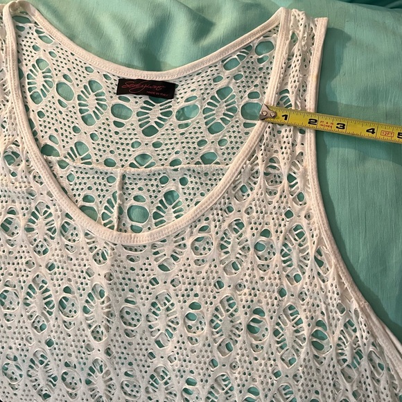 White Crochet Sleeveless Top by Seduzione - Picture 13 of 16